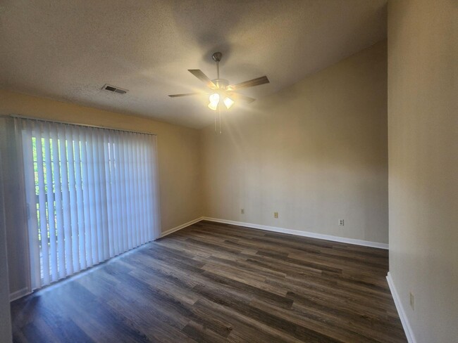 Building Photo - 121 Wexford Dr
