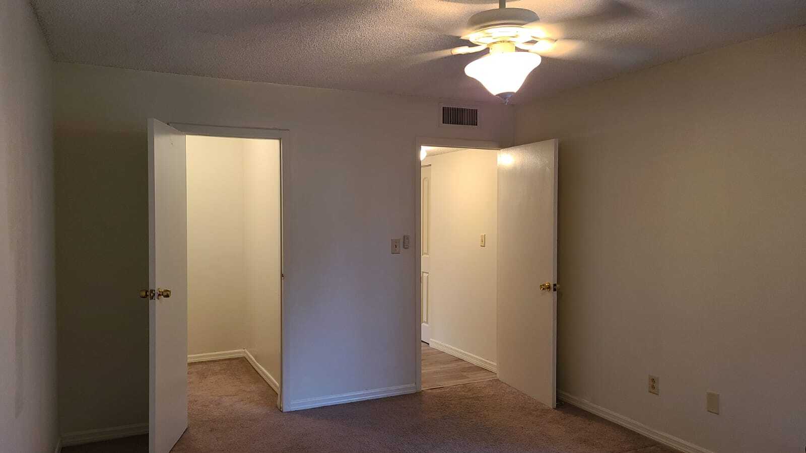 Building Photo - 6519 W Newberry Rd