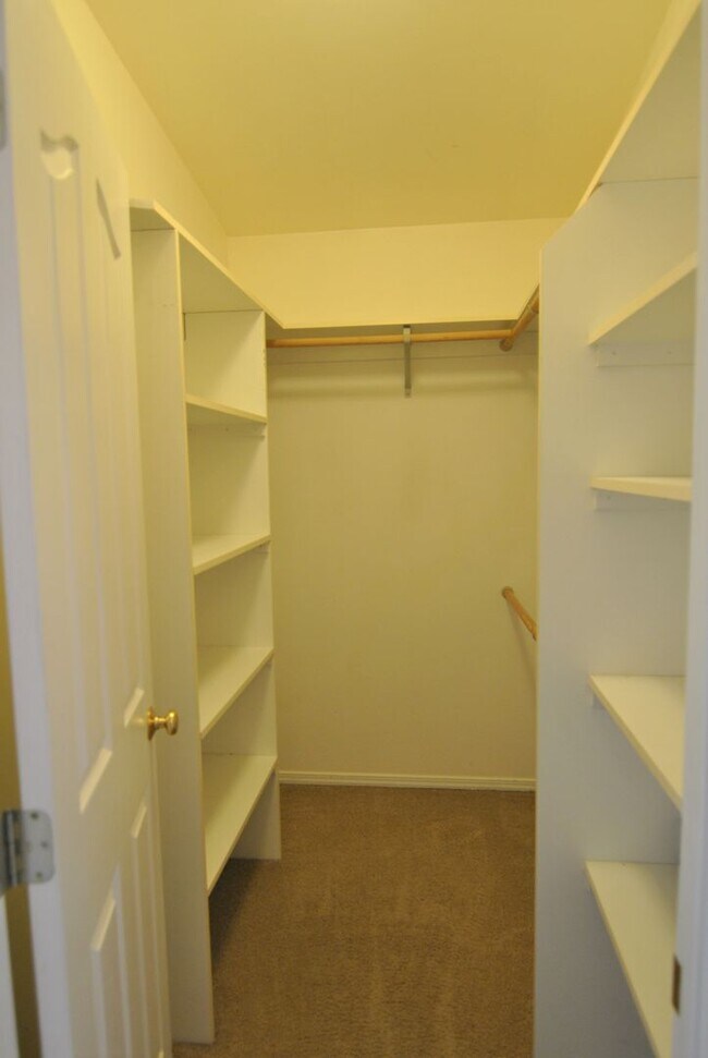 Building Photo - 1386 Brown St