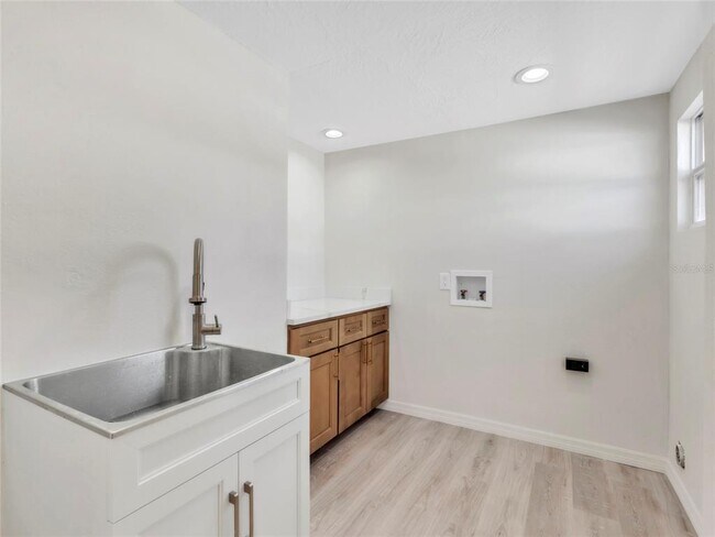 Building Photo - 4870 Venetian Blvd NE