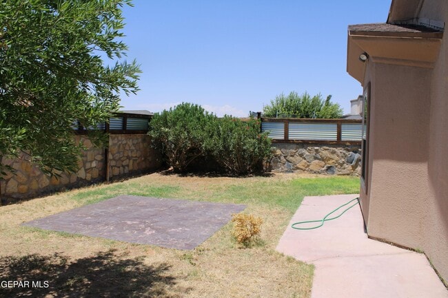 Building Photo - 3713 Loma Esteban
