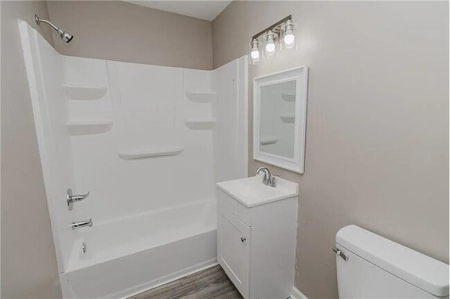 Building Photo - 919 N Piatt Ave