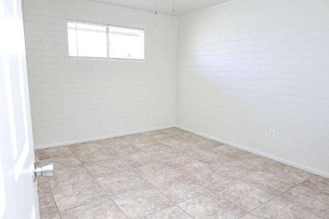 Building Photo - 3701 N 9th Pl