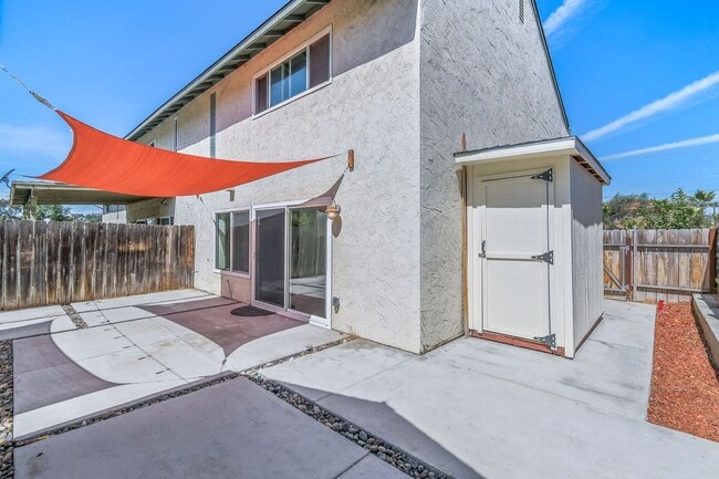 Building Photo - Modern 3BR Townhome | Garage + Driveway Parking | Yard | Pool | Pet Friendly | Move-In Ready