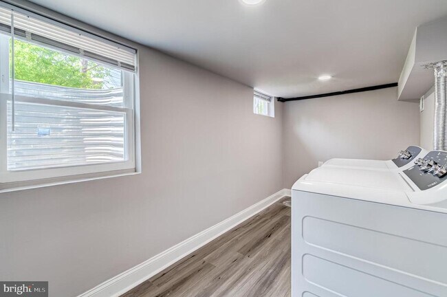 Building Photo - 1902 Good Hope Ct SE