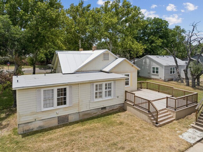 Building Photo - 3/2 Remodeled Home in Lampasas