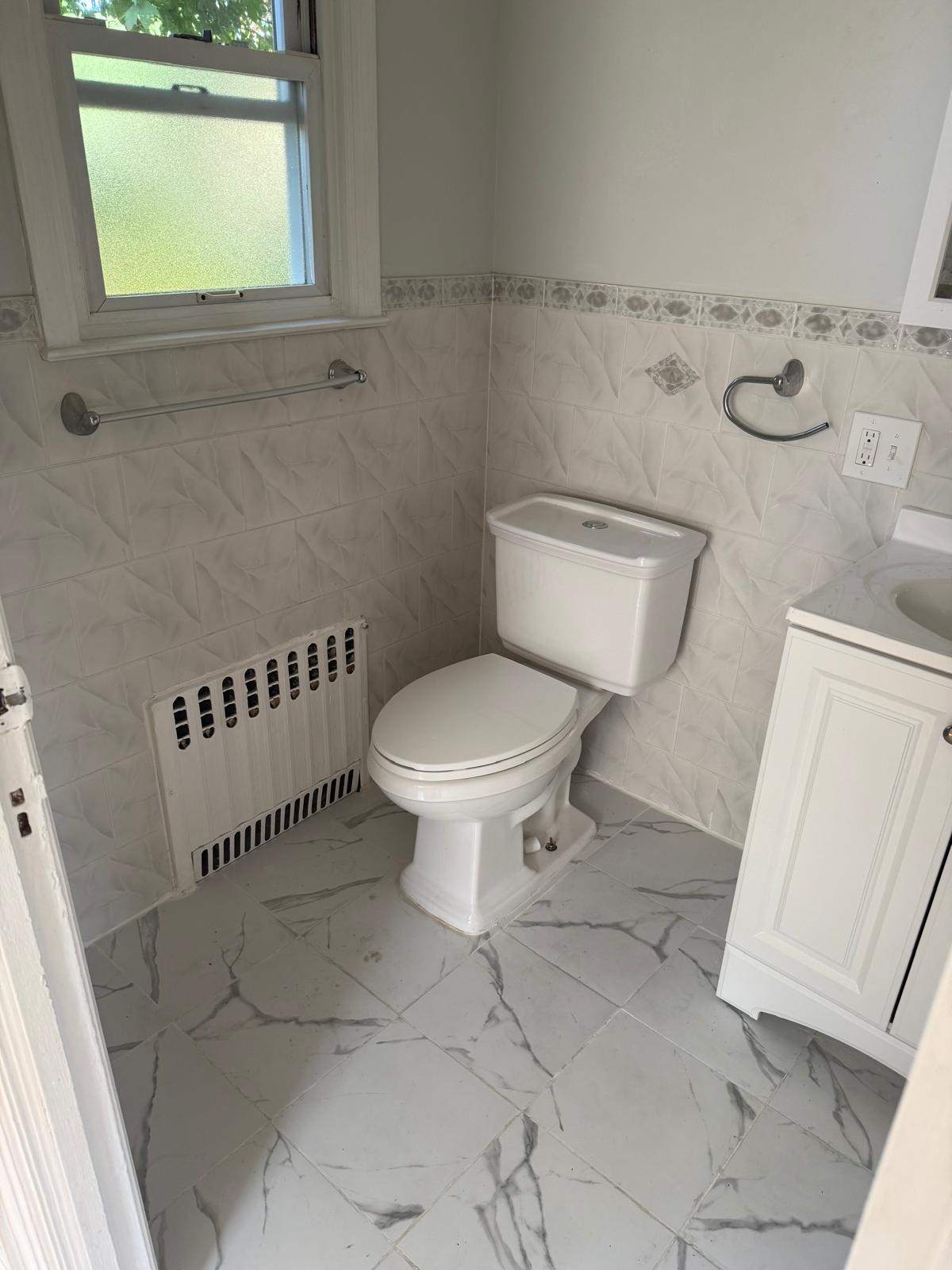 Building Photo - 12 Forest Row