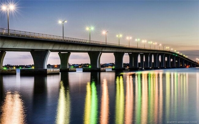 Building Photo - 813 E 13th St