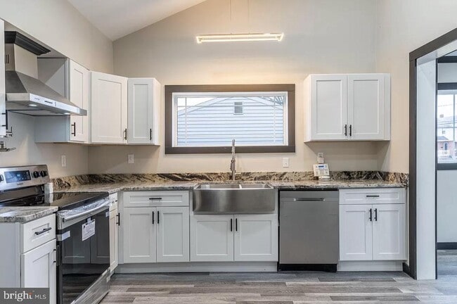 Building Photo - 259 Pinecrest Dr