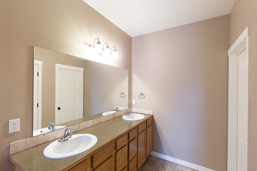 Building Photo - 223 NW 12th St