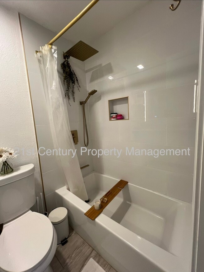 Building Photo - 15224 Ocaso Ave