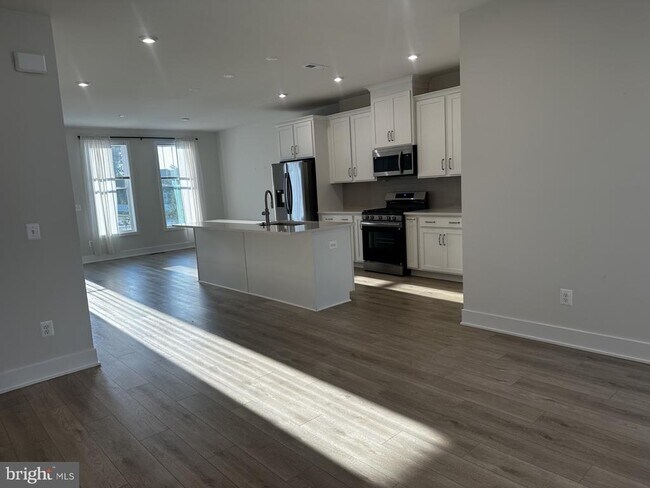 Building Photo - 112 Galaxy Pl