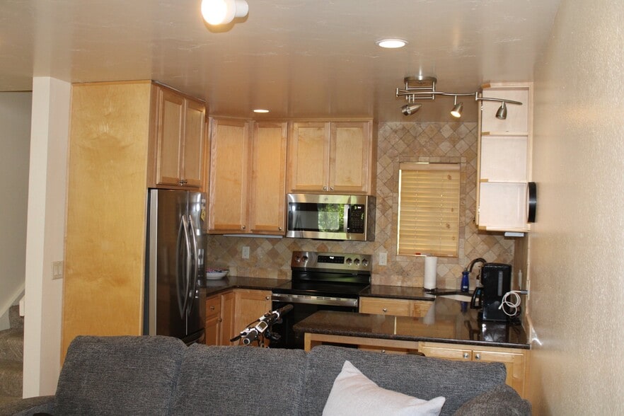 Building Photo - 2459 Indian Springs Ln