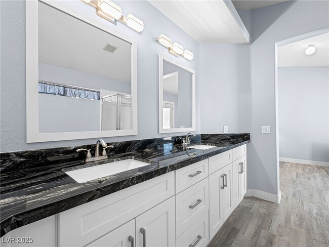 Building Photo - 4749 Califa Dr