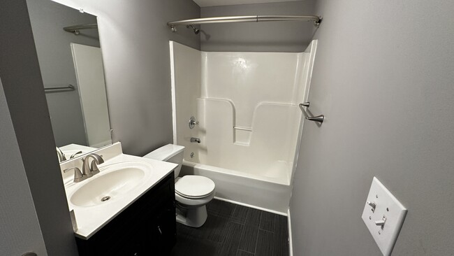 Building Photo - 3541 Sandpiper Dr