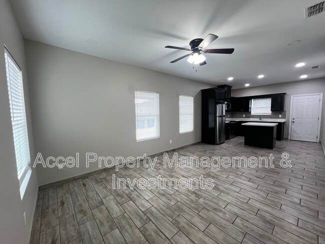 Building Photo - 1327 W Garfield Ave