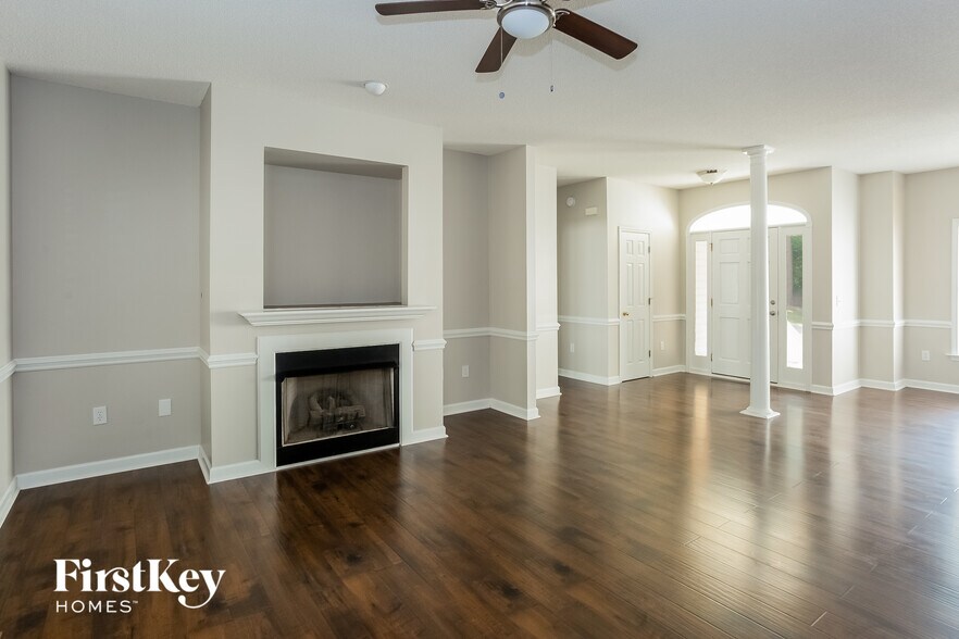 Building Photo - 376 Stonehaven Ct SW