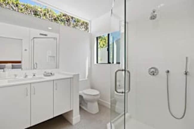 Building Photo - 5 bedroom 5 bath Available for Short Term ...