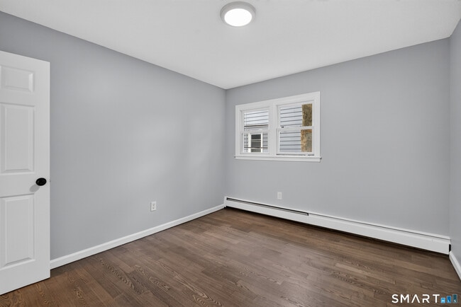 Building Photo - 41 Admiral St