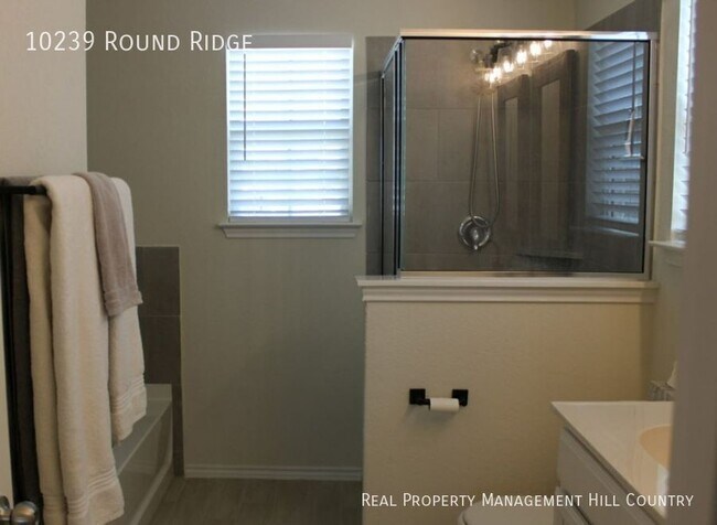 Building Photo - 10239 Round Rdg