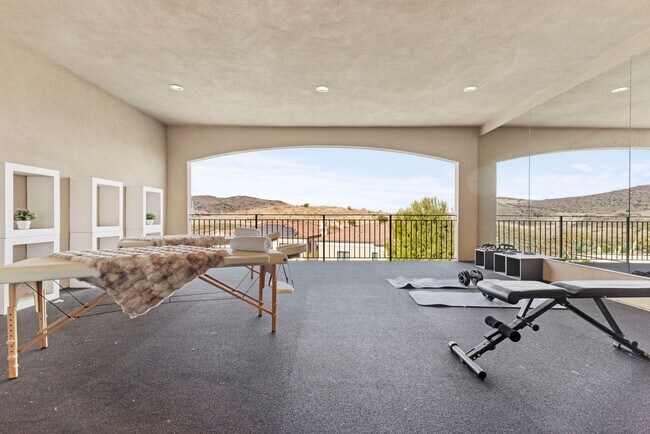 Building Photo - Luxury Executive Rental in Guard-Gated Hidden Canyon