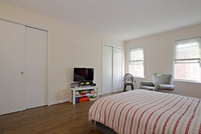 Building Photo - 1821 Biltmore St NW