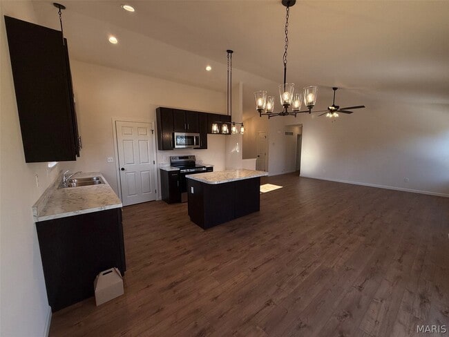 Building Photo - 9618 Maple St