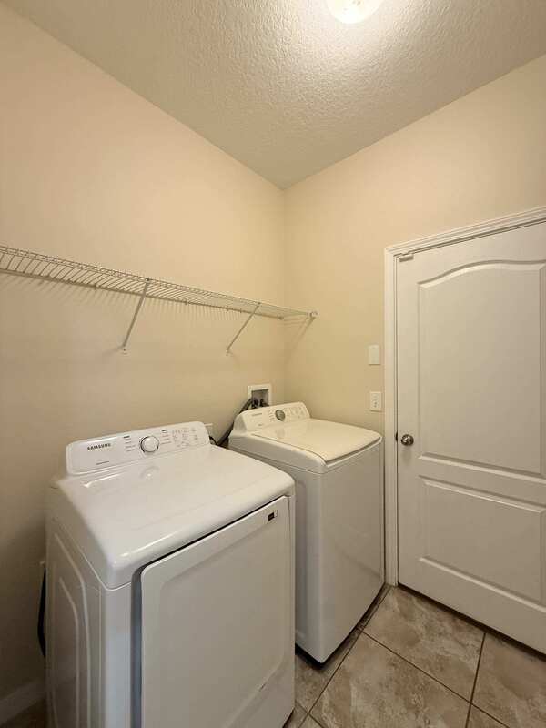 Building Photo - 930 Meadow Glade Dr