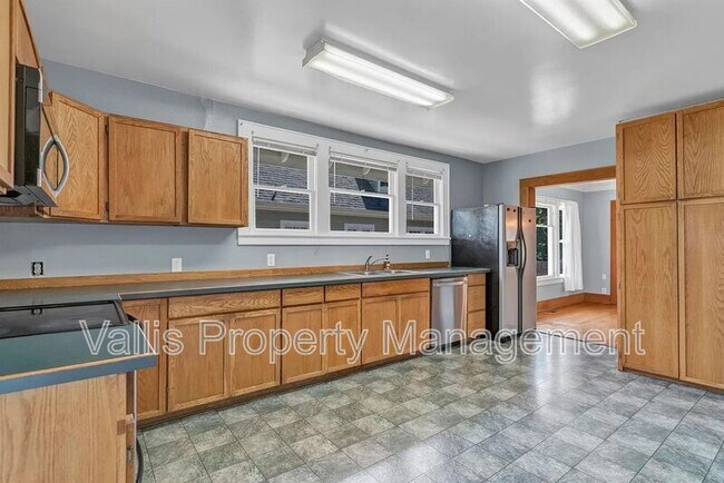 Building Photo - 960 5th St NE