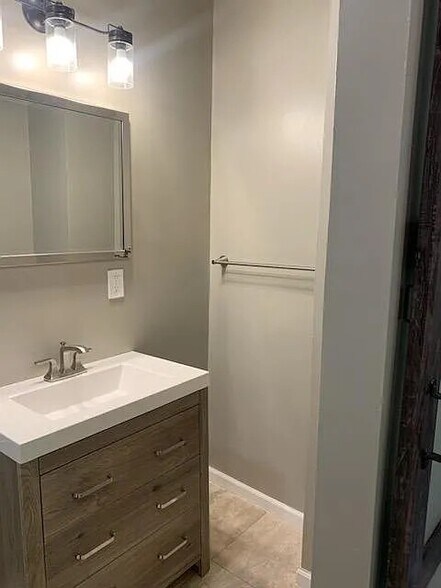 Building Photo - 2119 Grandin Rd