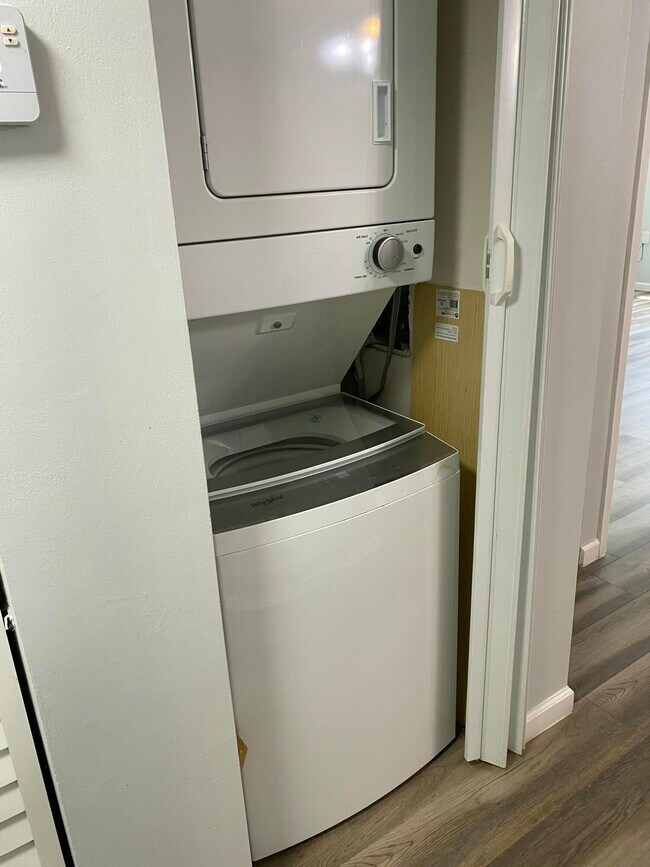 Building Photo - 6890 Royal Palm Blvd