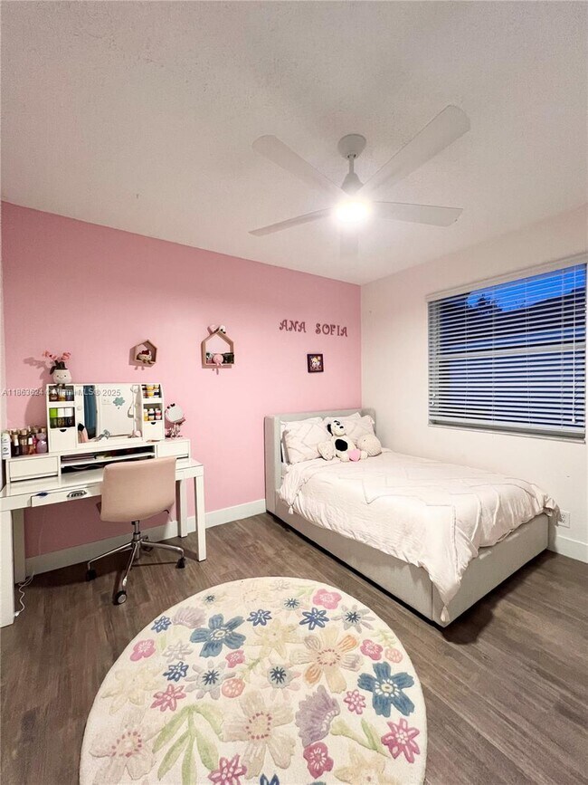 Building Photo - 3806 Oak Ridge Cir