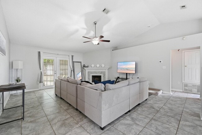 Building Photo - 123 Steeplechase Dr