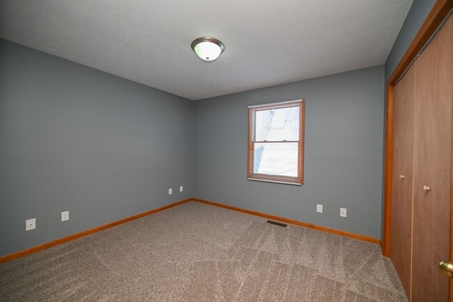 Building Photo - Large 4 Bedroom/2 Bath Home For Rent