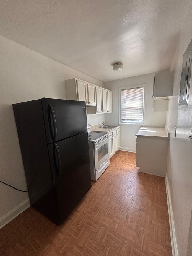 Interior Photo - 135 KENNEDY ST NW