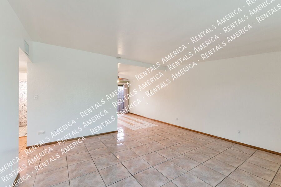 Building Photo - 803 E Holaway Dr