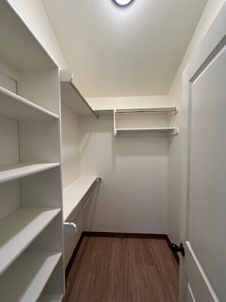 Building Photo - 925 Heather Ln