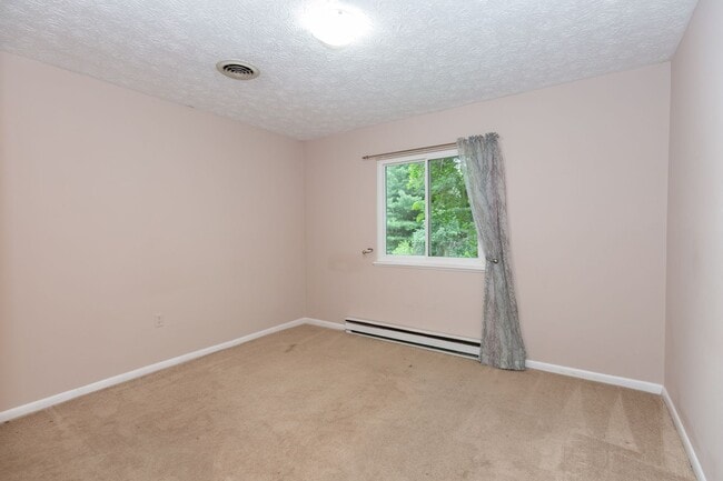 Building Photo - 4 Bed, 2.5 Bath Single Family Home in Winc...