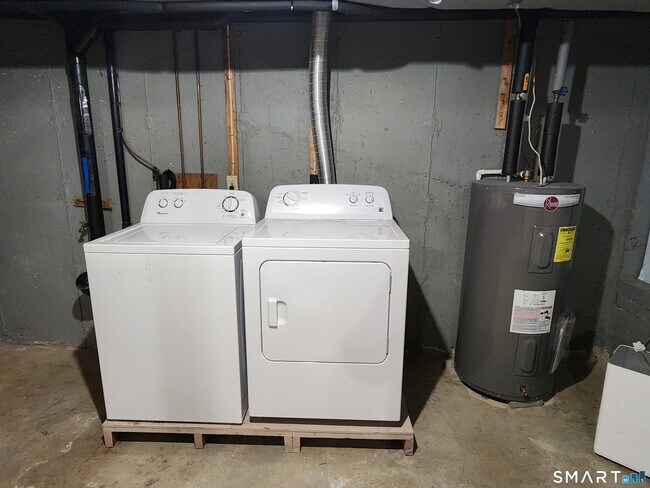 Building Photo - 55 Mill Plain Rd