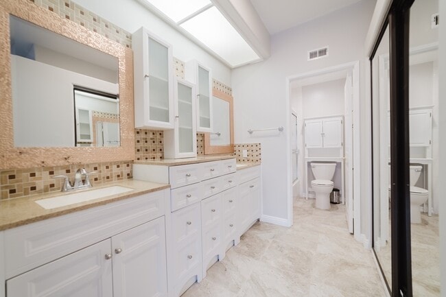 Building Photo - 3547 Cameo Dr