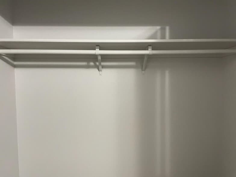 Closet - 803 N 20th Ave