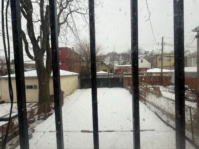 Building Photo - 2136 S Homan Ave