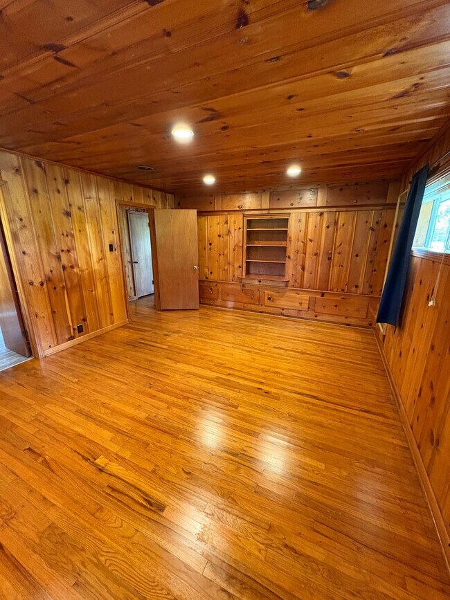 Building Photo - Storybook Cedar Home Down a Private Tree-Lined Drive