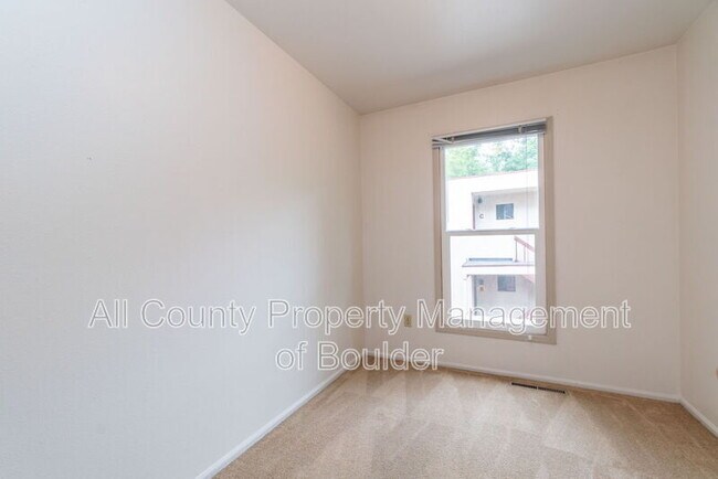 Building Photo - 1817 Grove St