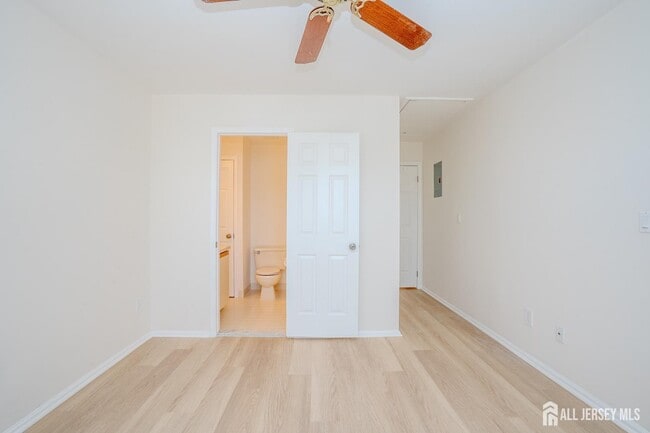 Building Photo - 32 Tanglewood Ct