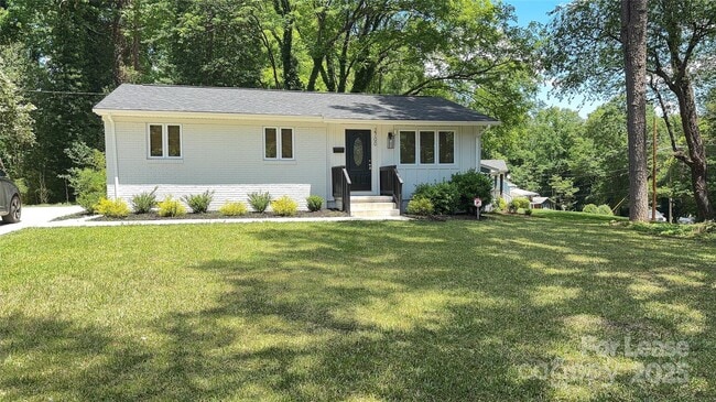 Primary Photo - 2700 Ravencroft Dr