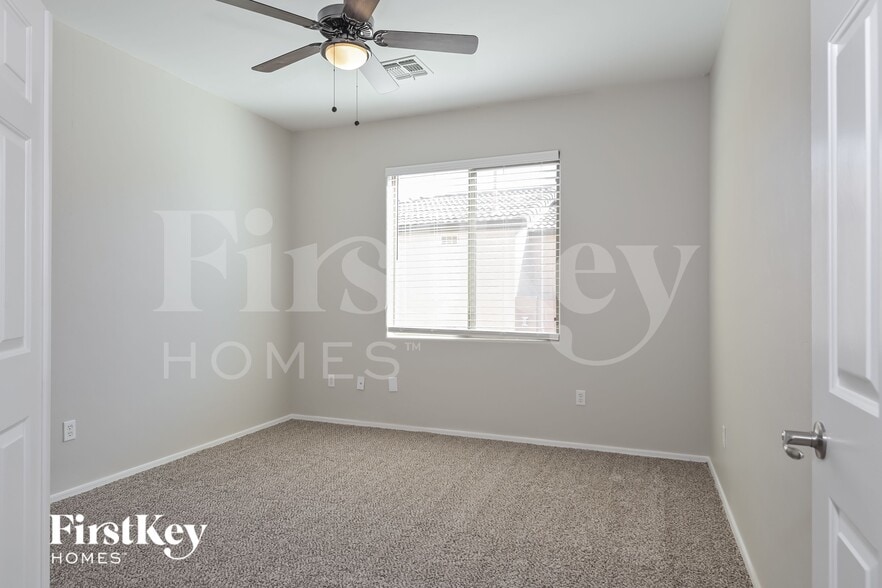 Building Photo - 11071 W Willow Field Dr