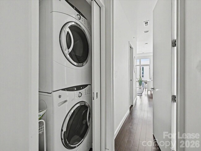 Building Photo - 341 Viburnum Way Ct