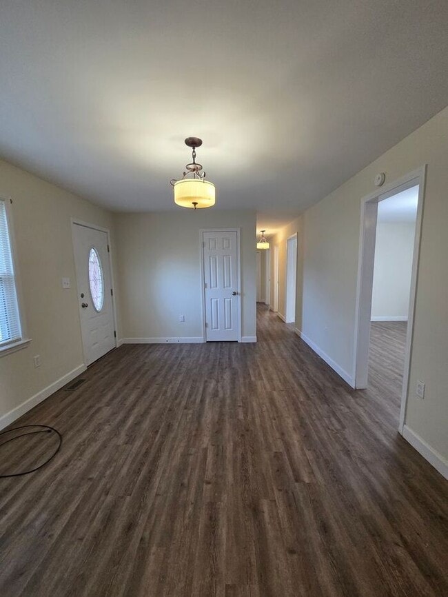 Building Photo - Beautiful Brick - Ranch Style Home!