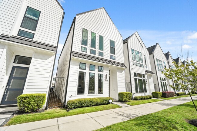 Building Photo - 2409 Webster St